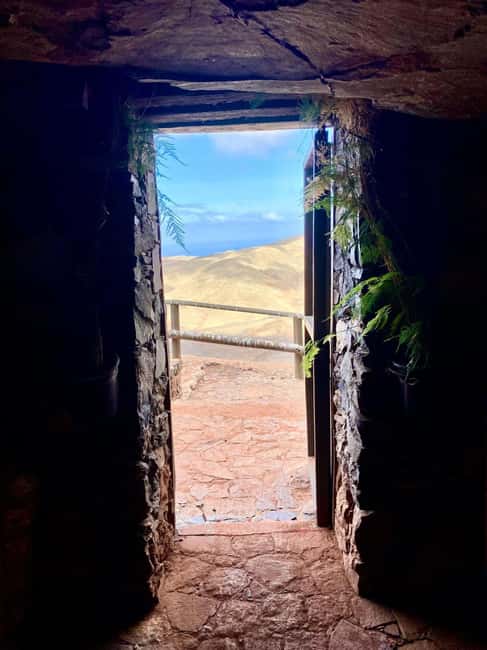 Fuerteventura: Hiking on the sacred mountain El Cardon - The Virgin of El Tanquito chapel at 460 meters