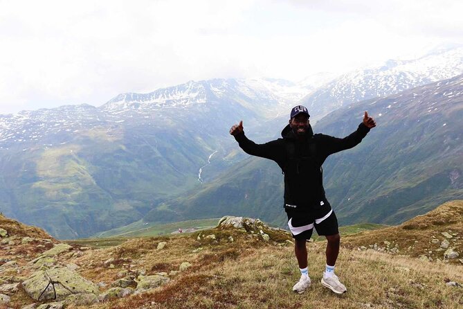 Full-Day Hiking Swiss Alps and Lake swim with Pick-up - How Robbe shapes the experience