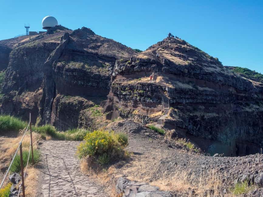 Funchal: Pico do Arieiro & Pico Ruivo Hiking Transfer - PR3 and the long downhill finish