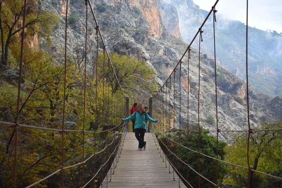 Granada: Hiking along the Gollizno route - Crossing bridges into Tajos de la Hoz