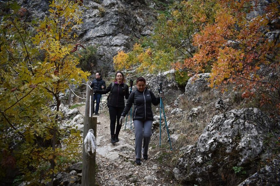 Granada: Hiking along the Gollizno route - A pause at La Corcuela fountain