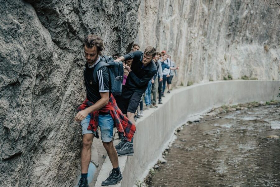 Granada: Los Cahorros Guided Afternoon Hiking Tour - The hanging bridge and rocky return