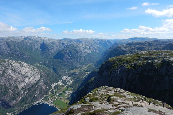 Guided hike to Kjerag and Kjeragbolten - Reaching the boulder above Lysefjord