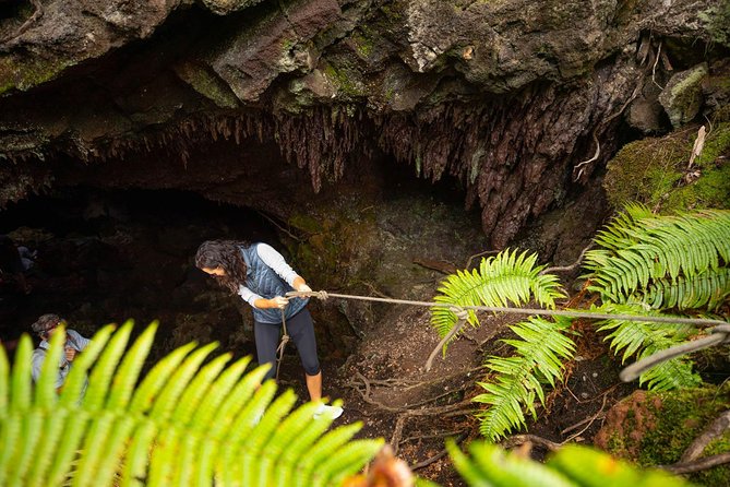 Hidden Craters Hike of Kona - The guides bring the volcano to life