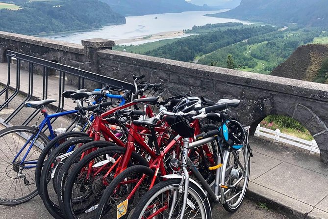Hike and Bike Tour to Columbia River Gorge Waterfalls - Guides, group size, and the human side