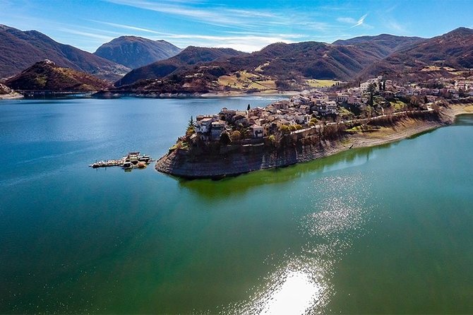 Hike Lake Castle and Good Food! - Castel di Tora and the famous rock