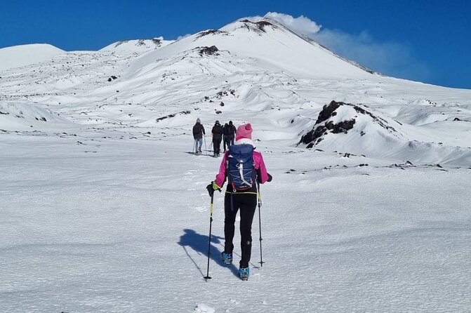 Hike near the summit craters up to the maximum safe altitude currently foreseen - Fitness, health, and altitude concerns