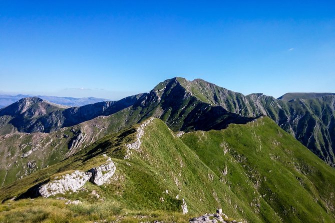 Hiking between Bosnia and Herzegovina - Day one: Cvrsnica, Veliki Vilinac, and Hajdučka vrata