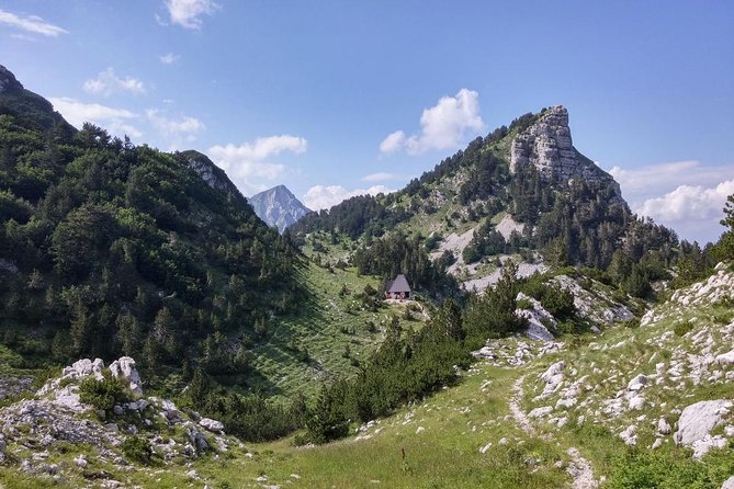 Hiking between Bosnia and Herzegovina - Day four: Umoljani, Studeni potok, and Lukomir