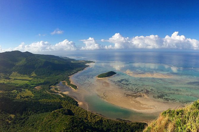 Hiking Le Morne Brabant - The upper rock section