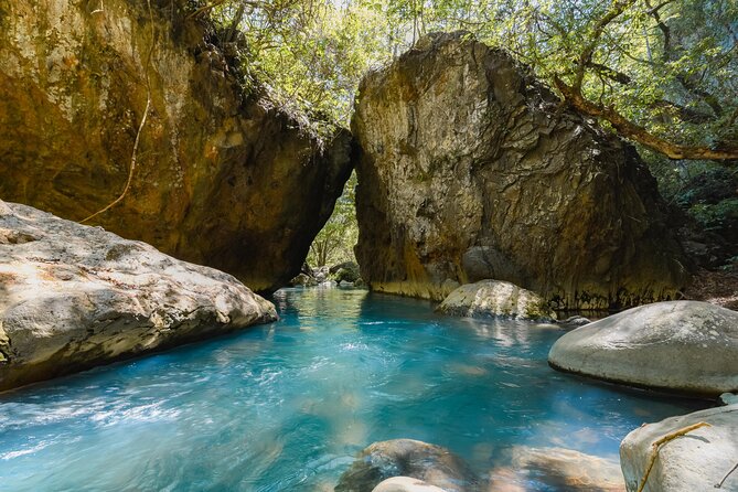 Hiking Tour of La Leona Waterfall with Lunch - Shoes, Clothes, and What to Carry