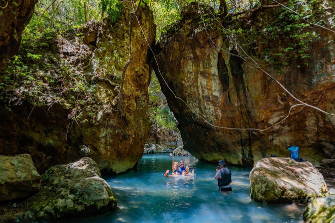 Hiking Tour of La Leona Waterfall with Lunch - What Guides Add to the Day
