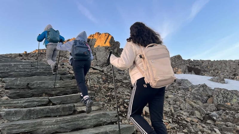 Honningsvåg: Hiking Tour. Arctic Ocean Views from Mountains - A ridge walk with North Cape on the horizon