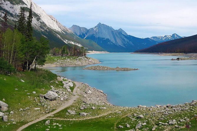 Jasper Wildlife and Sightseeing Tour with Maligne Lake Hike - Maligne Lake and the guided lakeshore walk
