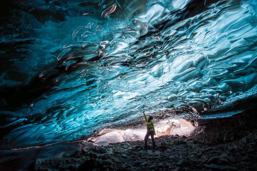 Jökulsárlón: Glacier Hike to a Remote Ice Cave - How the crowd-free claim works in practice