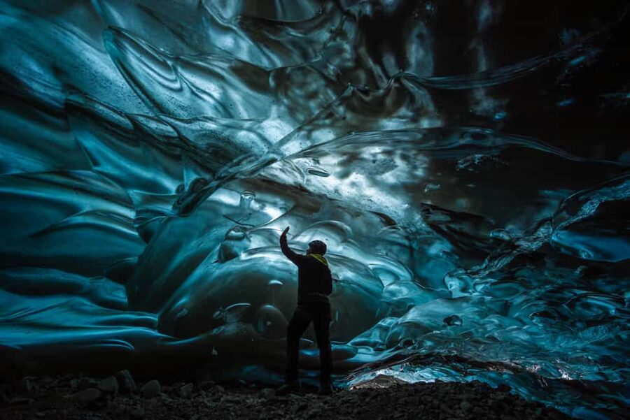 Jökulsárlón: Glacier Hike to a Remote Ice Cave - The guide makes or breaks the day