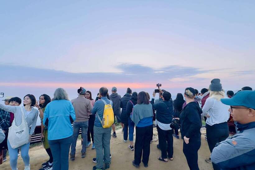 Kathmandu: Nagarkot Sunrise & Hike with Lunch -Private/Group - A guide changes the walk