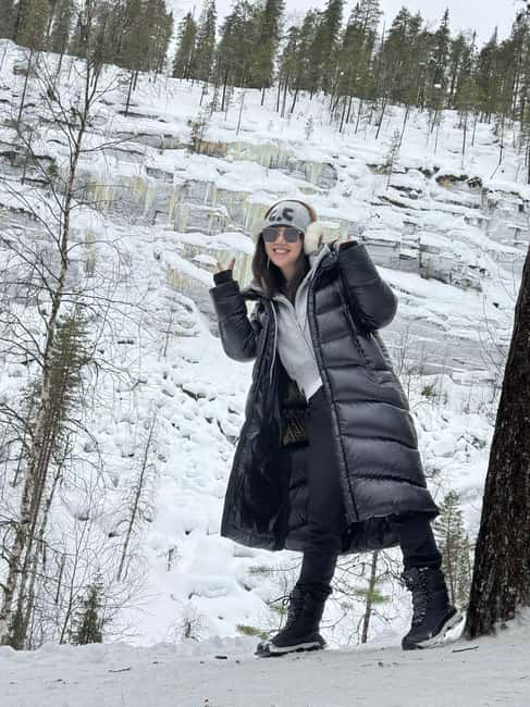 Korouoma Canyon Frozen Waterfalls Hike & Private Teepee BBQ - What the guides add to the day