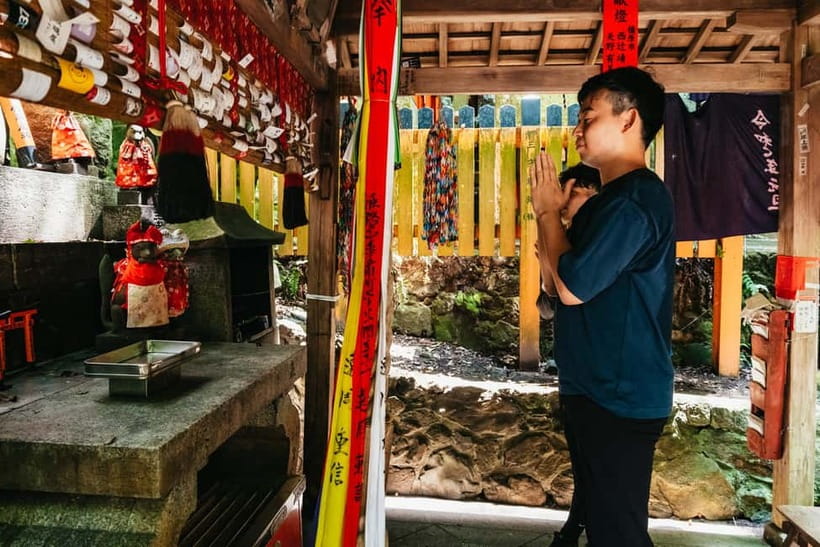 Kyoto: 3-Hour Fushimi Inari Shrine Hidden Hiking Tour - Climbing Mount Inari through small altars