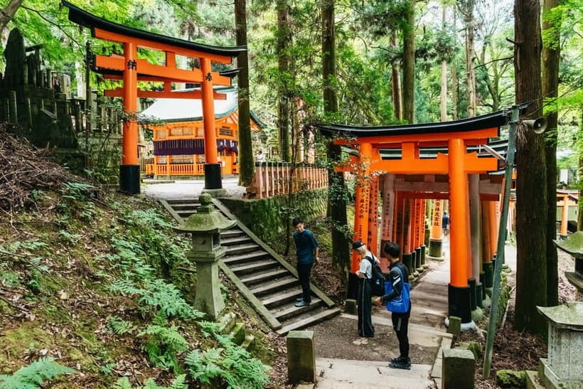 Kyoto: 3-Hour Fushimi Inari Shrine Hidden Hiking Tour - The guides and the value of local help