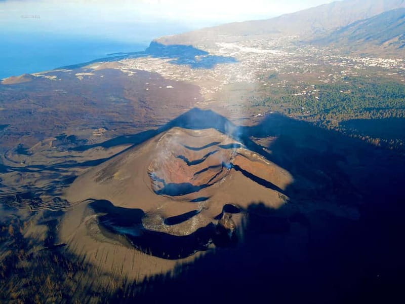 La Palma: Tajogaite Volcano Guided Hike - Water vapor and green sulfur sulfate
