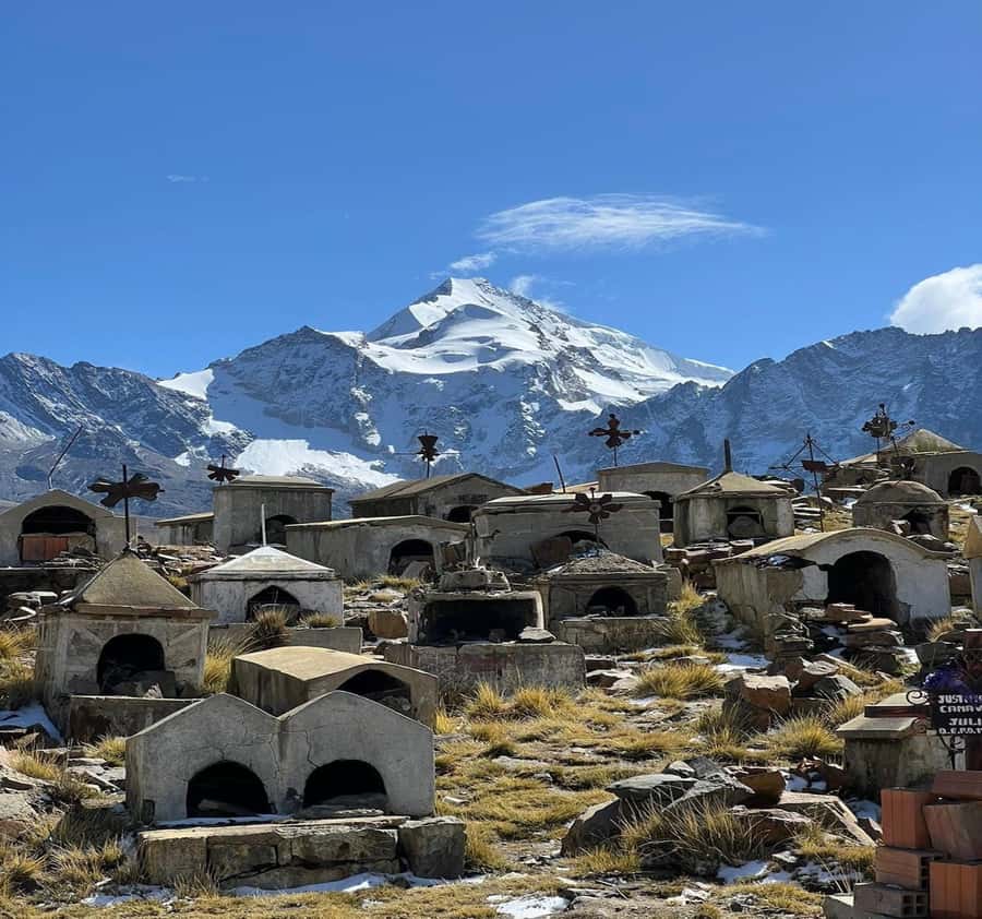 La Paz: Charquini Mountain Guided Hike - Apacheta Jilarata and the first mountain views