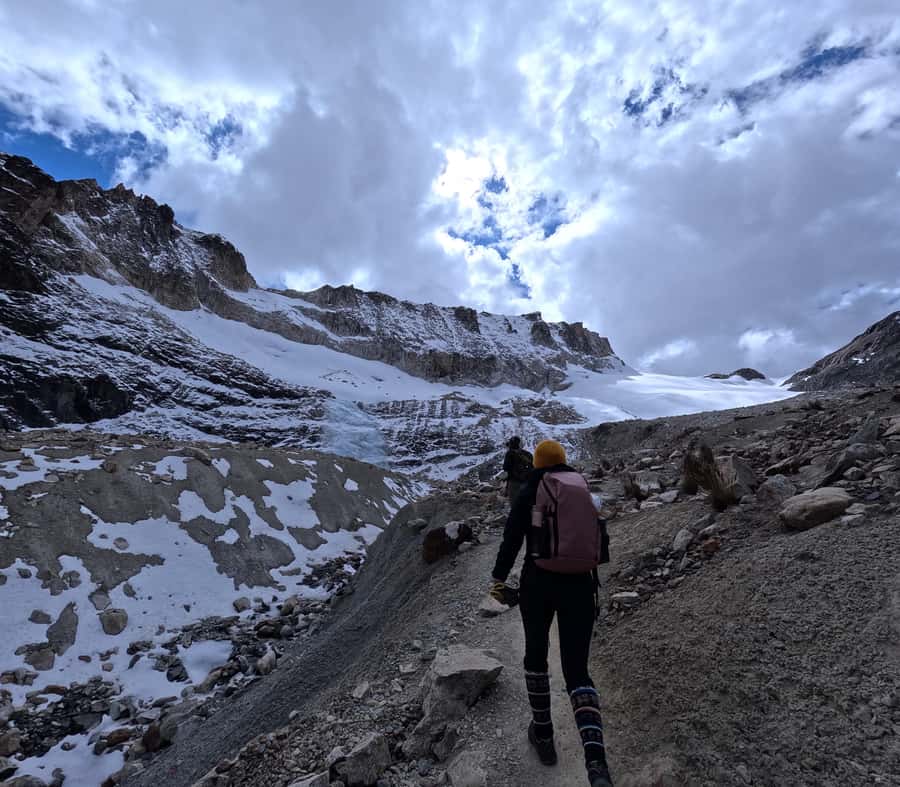 La Paz: Charquini Mountain Guided Hike - Leaving La Paz and crossing the altiplano