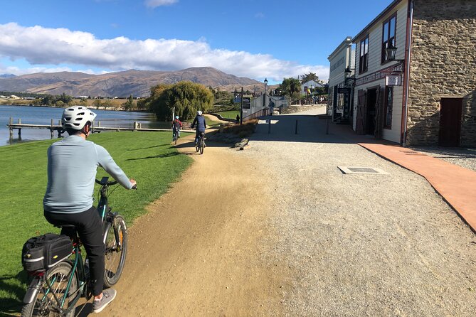 Lake Cruise & Mou Waho Island Nature Walk - Buff weka and the value of a predator-free island