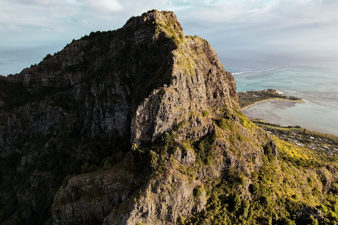 Le Morne Mountain Sunrise Hike & Climb - What the small group adds