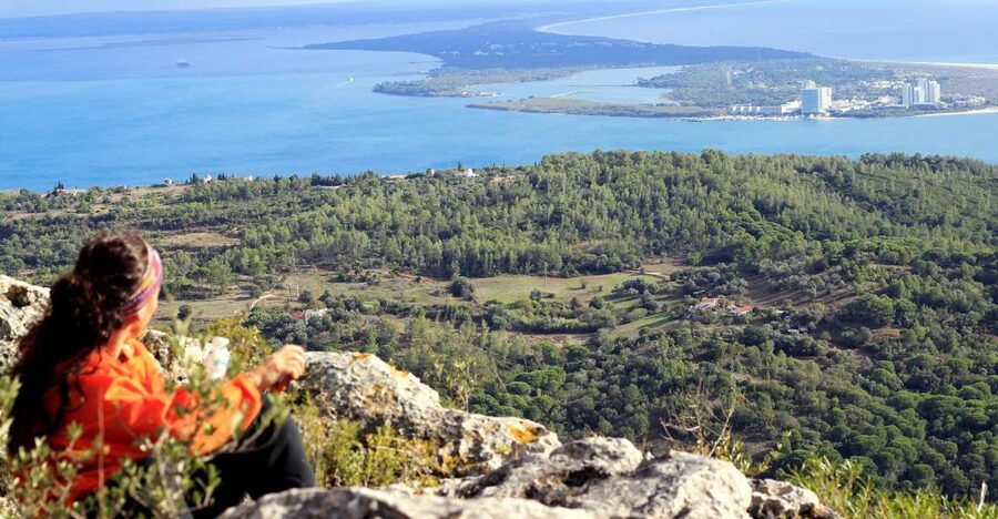 Lisbon: Hiking in Arrábida Natural Park - Valleys, flowers, and mountain paths