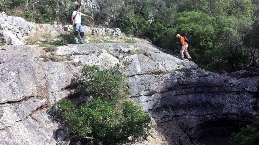 Lisbon: Hiking in Arrábida Natural Park - Ancient history without a museum roof