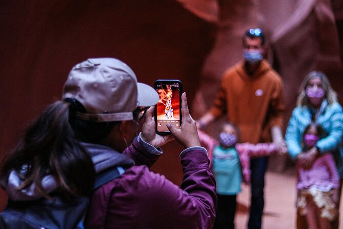 Lower Antelope Canyon Hiking Tour - What the Navajo Guides Add