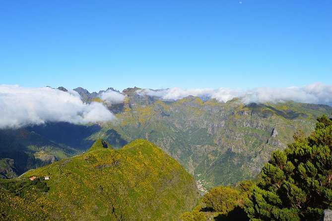 Madeira Peaks - Mountain Walk - Pico do Arieiro: a dramatic start