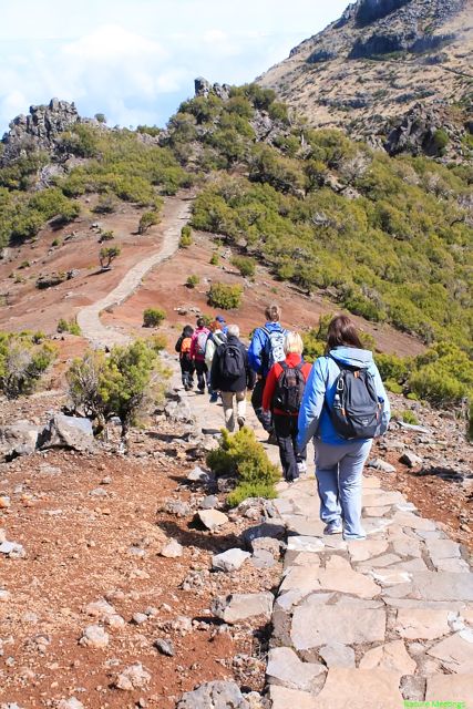 Madeira: Pico Arieiro to Pico Ruivo Hike - Pico Arieiro: dramatic views and a busy trail