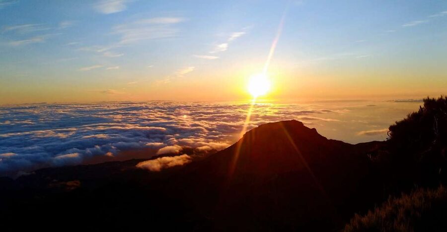 Madeira: Pico Ruivo Guided Sunrise Hike with Hotel Pickup - The 2.5-kilometre climb to Pico Ruivo