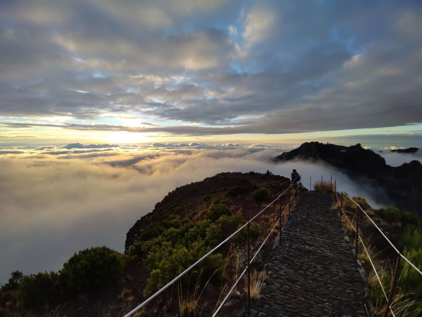 Madeira: Pico Ruivo Guided Sunrise Hike with Hotel Pickup - What to bring for a cold, dark start