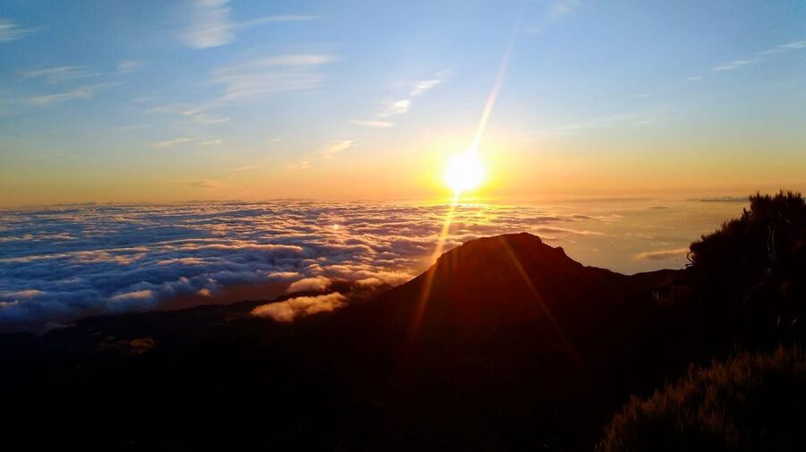 Madeira: Pico Ruivo Guided Sunrise Hike with Hotel Pickup - The one-hour drive to Achada do Teixeira