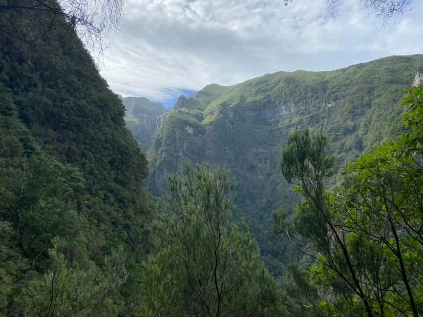 Madeira: PR 9 - Levada do Caldeirão Verde Hike Transfer - Caldeirão Verde and the waterfall finish