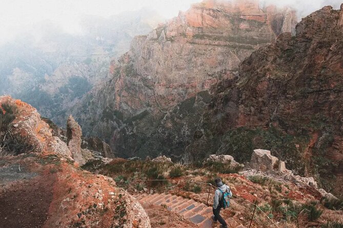 Madeira: Sunrise at Pico do Arieiro & Hike Larano trail - Pico do Arieiro sunrise and the PR1 choice