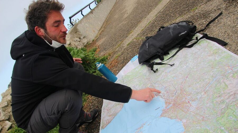 Marseille: Urban Hiking Tour with a Local Guide - Fishing villages and rocky coves beyond the center