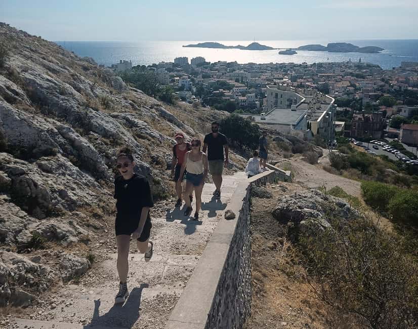 Marseille: Urban Hiking Tour with a Local Guide - Guide quality and group size