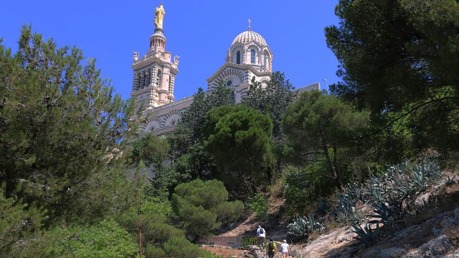 Marseille: Urban Hiking Tour with a Local Guide - Palais du Pharo and the first coastal views