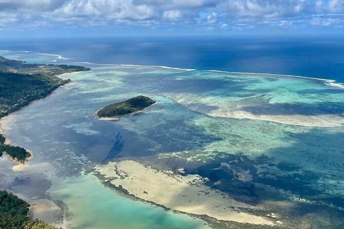 Mauritius: Le Morne: Intimate Hike Away from the Crowd - The 69-meter scramble requires focus