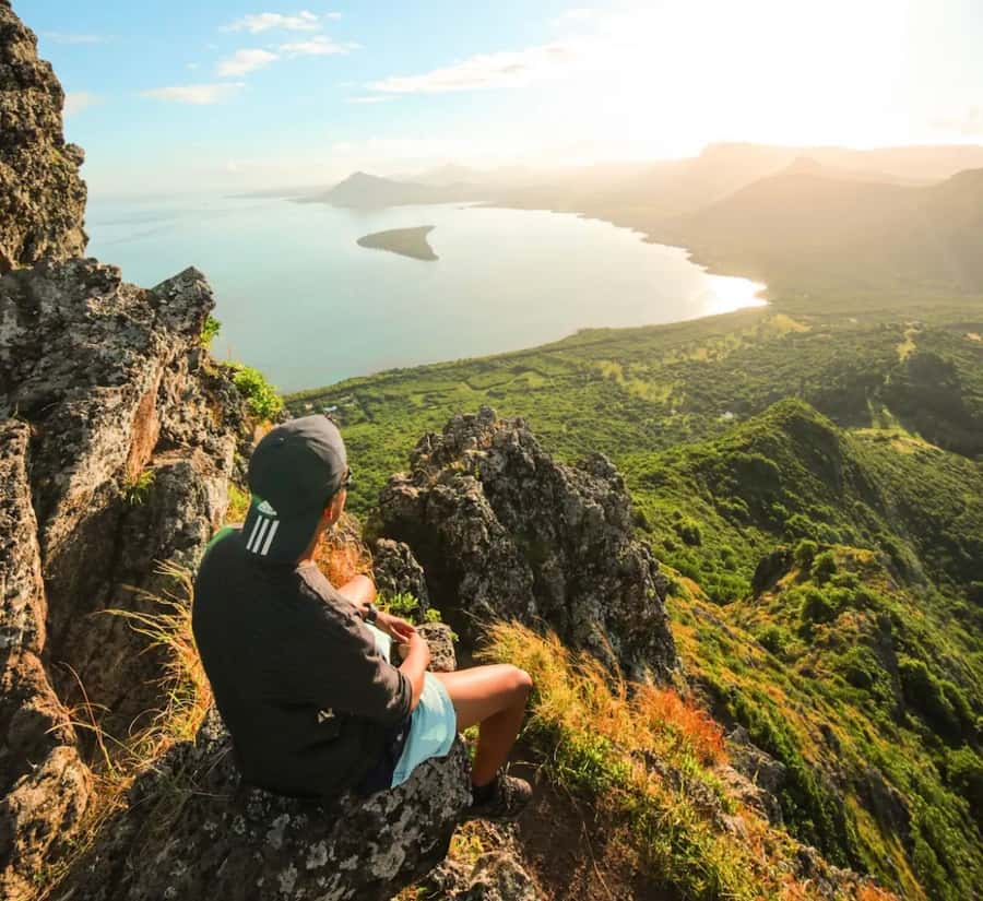 Mauritius: Le Morne Mountain Guided Sunrise Hike and Climb - Reaching the memorial cross and 470-meter summit