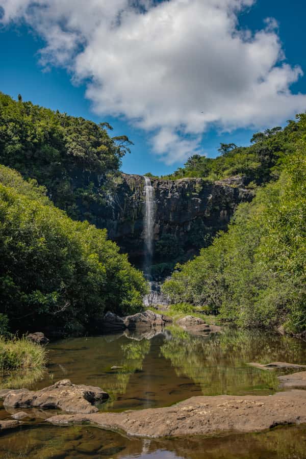 Mauritius: Tamarind Falls Highlights 3-Hour Hiking Trip - Walking into the Tamarind Falls valley