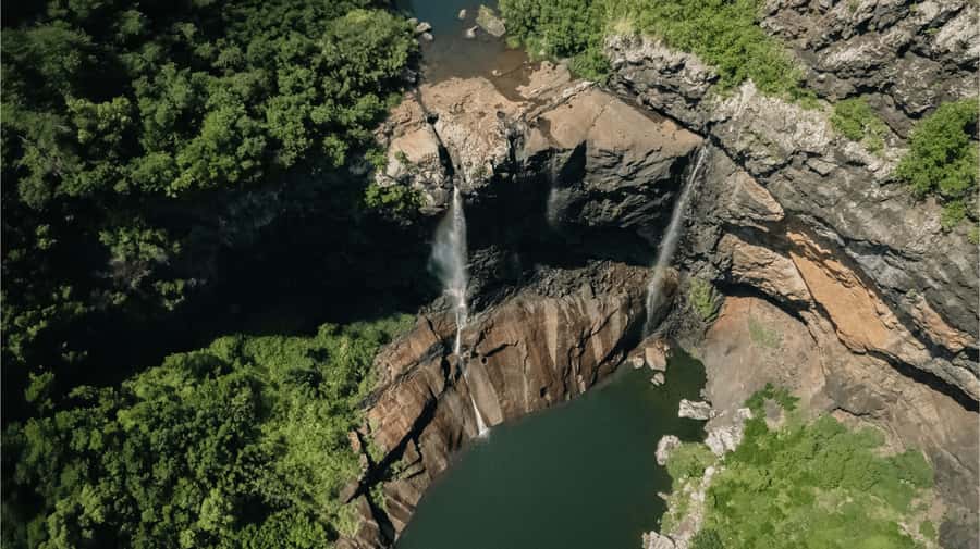 Mauritius: Tamarind Falls Highlights 3-Hour Hiking Trip - What the guide adds to the walk