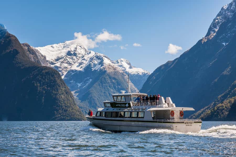 Milford Track: Full Day Guided Hike and Nature Cruise - Returning by water taxi and taking a short break