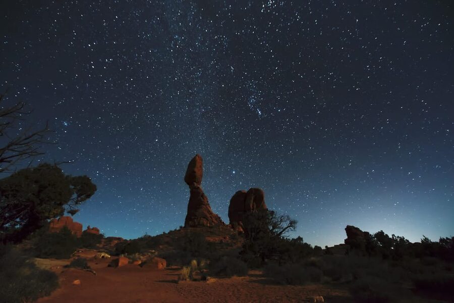 Moab: The Windows Astro-Photography and Stargazing Hike - Double Arch and the best photo opportunity