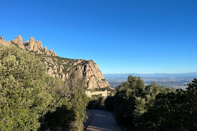 Montserrat very early : Hiking, Abbey, very small group - Choosing between the hard route and an easier morning