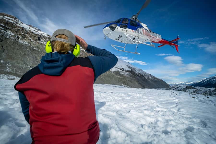 Mount Cook: 3 Hour Heli Hike to the Tasman Glacier - Aoraki and Mount Tasman as your backdrop
